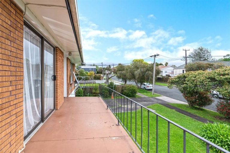 Photo of property in 2/6 Miro Street, New Lynn, Auckland, 0600