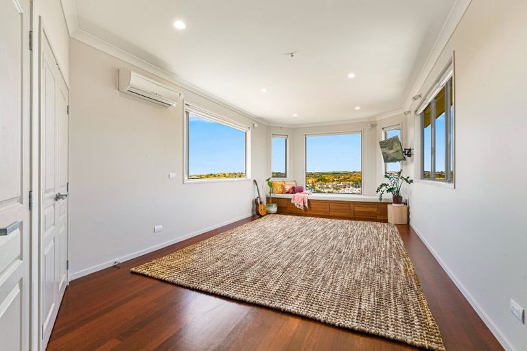Photo of property in 64 Balboa Drive, Matakatia, Whangaparaoa, 0930