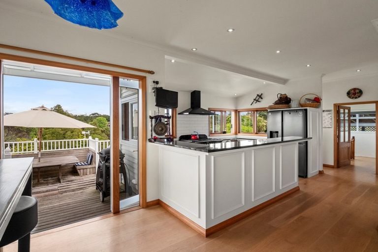 Photo of property in 37 Fairfax Avenue, Northcote, Auckland, 0627