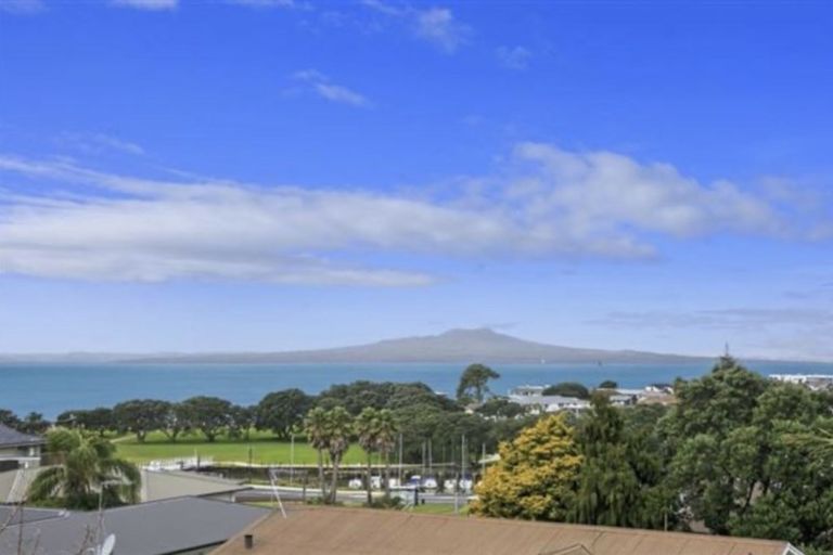 Photo of property in 3/21 Commodore Parry Road, Castor Bay, Auckland, 0620
