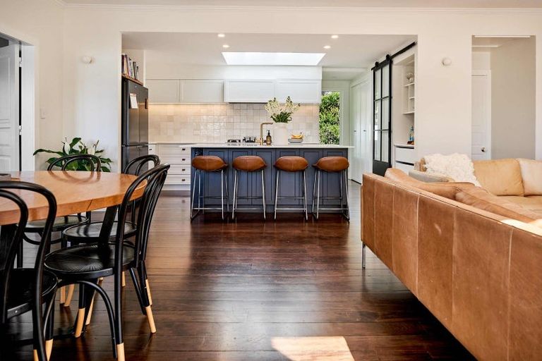 Photo of property in 89 Paremata Road, Paremata, Porirua, 5024