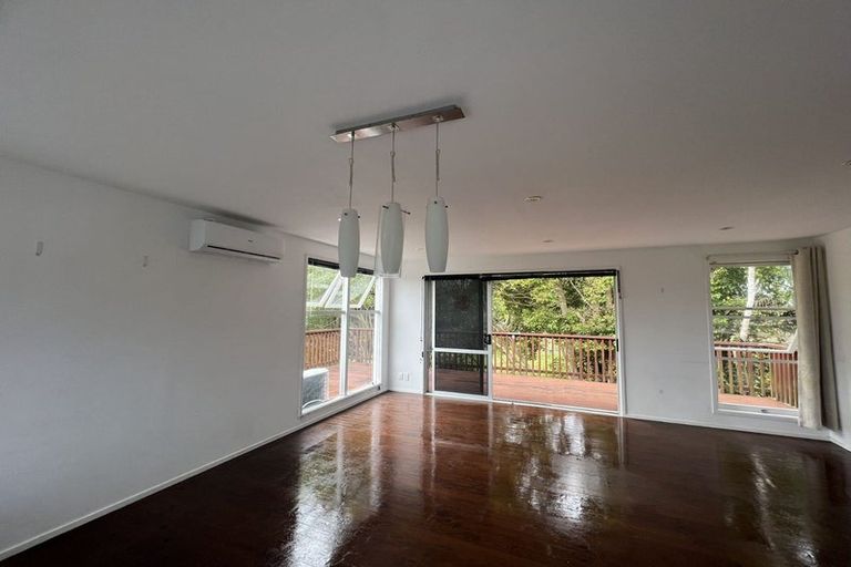 Photo of property in 11 Holt Avenue, Torbay, Auckland, 0630