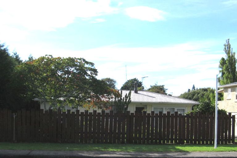 Photo of property in 15 Bayside Avenue, Te Atatu Peninsula, Auckland, 0610