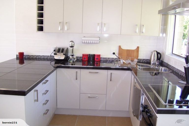 Photo of property in 2/10 Raewyn Place, Pakuranga, Auckland, 2010