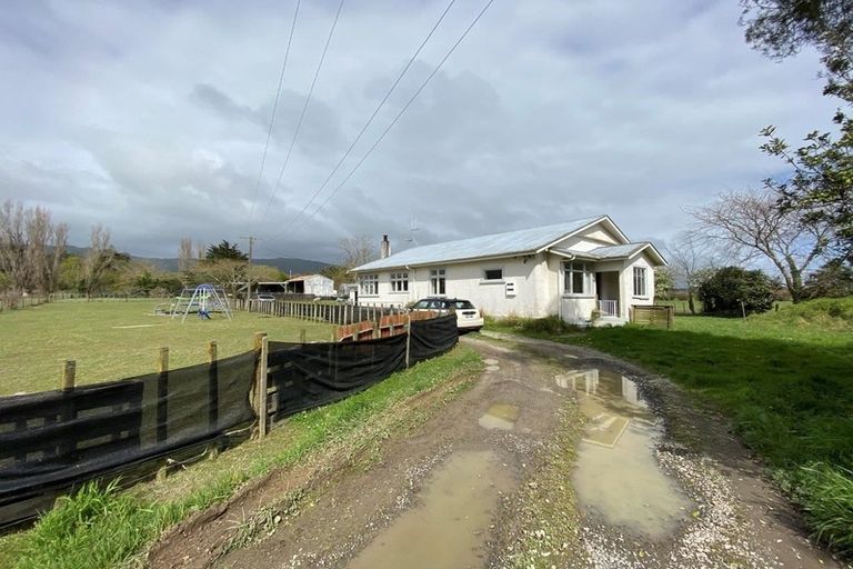 Photo of property in 328 Arapaepae Road, Levin, 5571