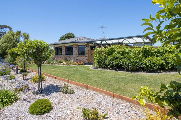 Photo of property in 2 Bransley Grove, Katikati, 3129