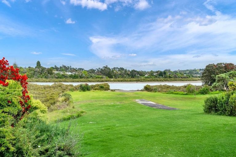 Photo of property in 1/9 Wharf Road, Te Atatu Peninsula, Auckland, 0610