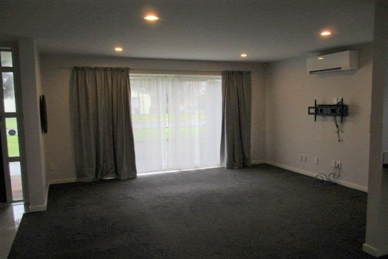 Photo of property in 13 Popokatea Drive, Takanini, 2112