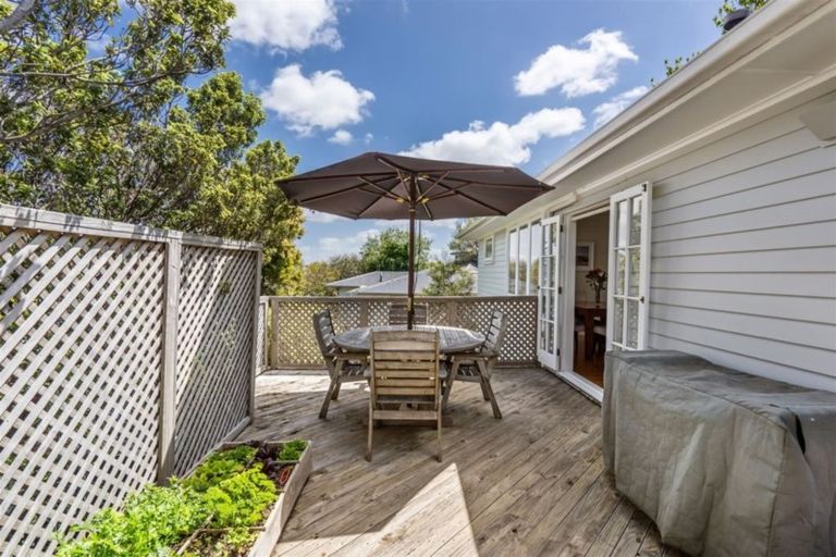 Photo of property in 2/24 Selwyn Crescent, Forrest Hill, Auckland, 0620