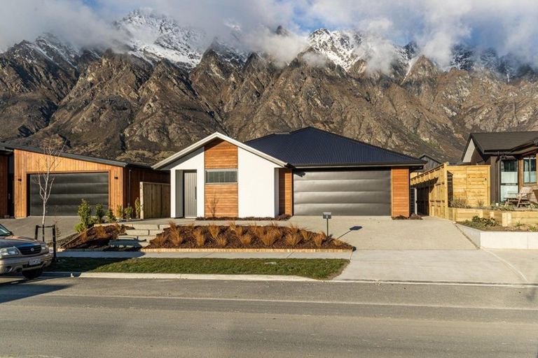 Photo of property in 5 Howden Drive, Jacks Point, 9371