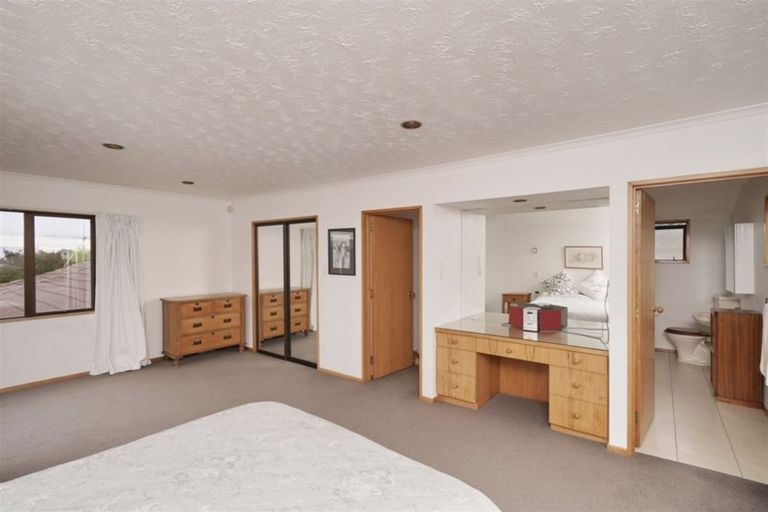 Photo of property in 34 Laing Crescent, Heathcote Valley, Christchurch, 8022