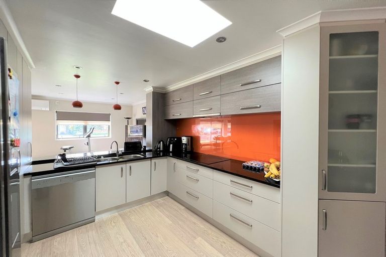 Photo of property in 2 Tir Conaill Avenue, Flat Bush, Auckland, 2019