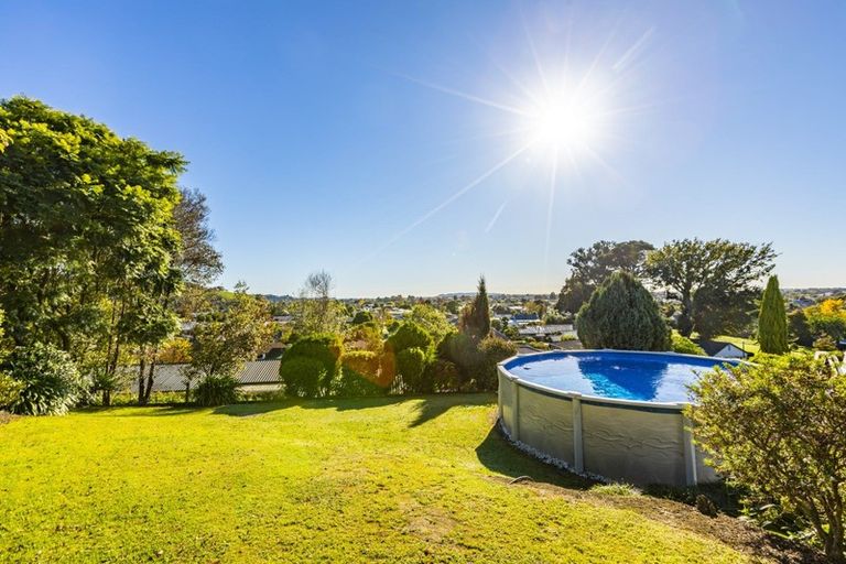 Photo of property in 37 Hetley Crescent, Taradale, Napier, 4112