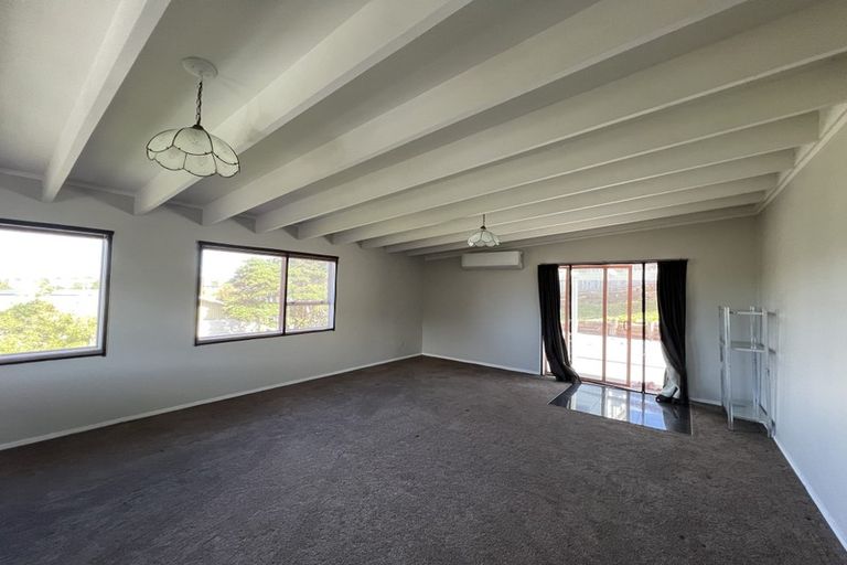 Photo of property in 62 Lavery Place, Sunnynook, Auckland, 0632