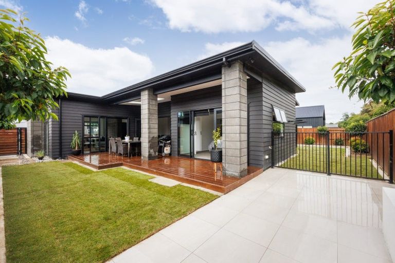 Photo of property in 35 Freedom Drive, Kelvin Grove, Palmerston North, 4414