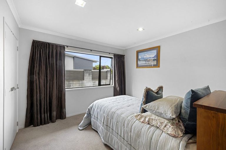 Photo of property in 11b Montrose Place, Highlands Park, New Plymouth, 4312