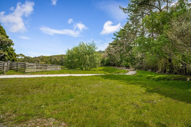 Photo of property in 229 Taylor Road, Waimauku, 0882