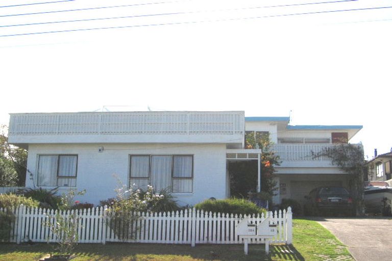 Photo of property in 13 Kiteroa Terrace, Rothesay Bay, Auckland, 0630