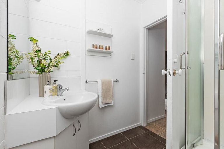 Photo of property in 2/50a Taharoto Road, Takapuna, Auckland, 0622