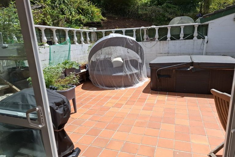 Photo of property in 1/64 Carlisle Road, Browns Bay, Auckland, 0630