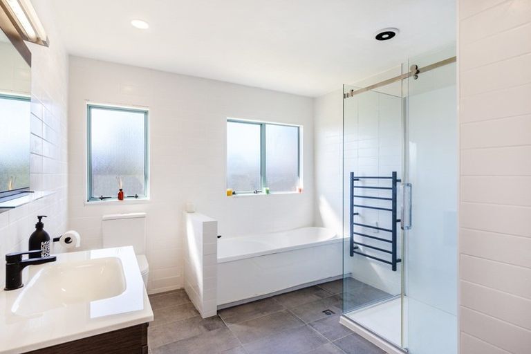 Photo of property in 4 Aubrey Crescent, Rainbow Point, Taupo, 3330