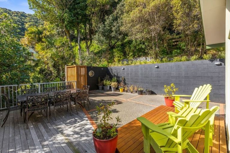 Photo of property in 3a Kaitawa Road, York Bay, Lower Hutt, 5013