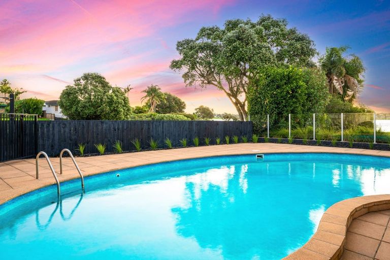 Photo of property in 1/16 Oleander, Farm Cove, Auckland, 2012