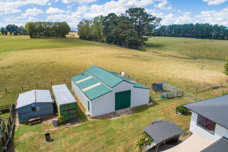 Photo of property in 17 Coulters Line, Kiwitea, Feilding, 4777