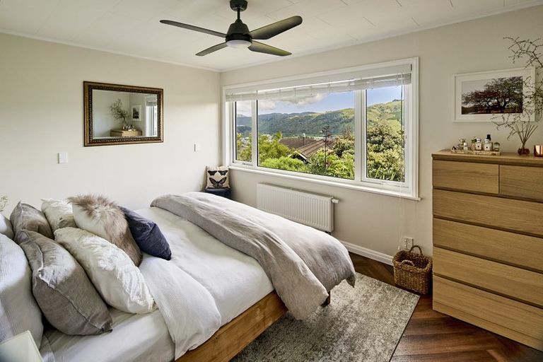 Photo of property in 16 Raynham Way, Silverstream, Upper Hutt, 5019