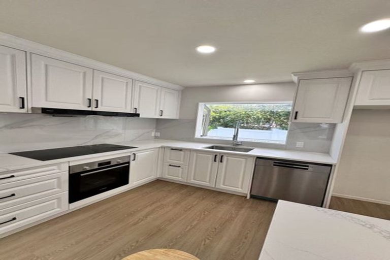 Photo of property in 41a Lynwood Road, New Lynn, Auckland, 0600