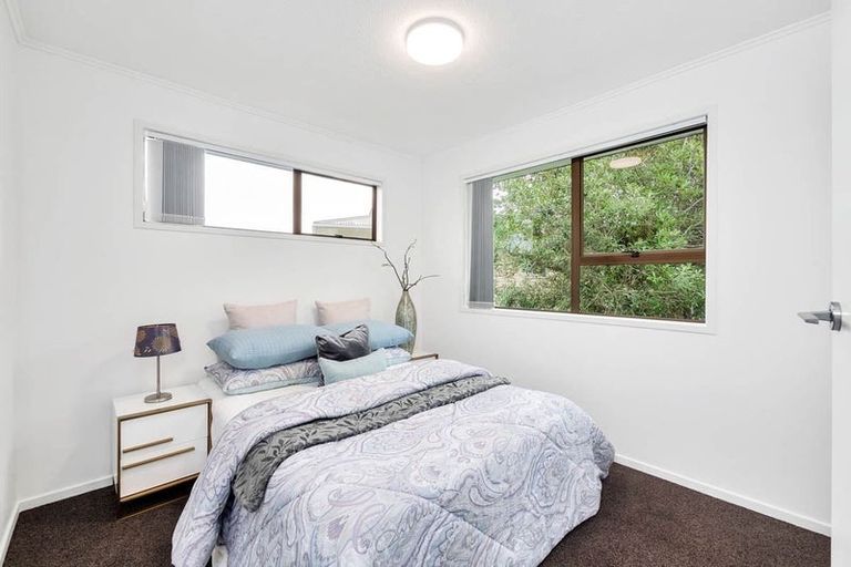 Photo of property in 4 St Catherine Crescent, West Harbour, Auckland, 0618