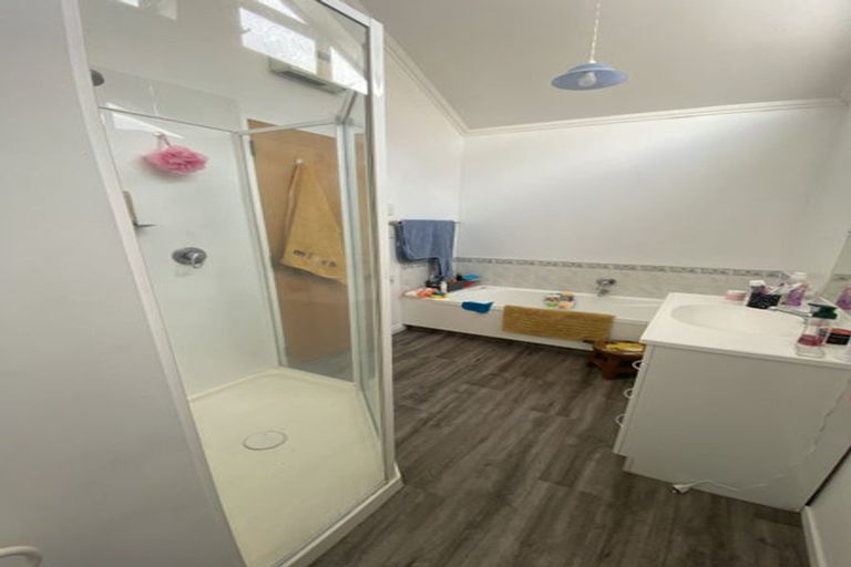 Photo of property in 2/24 Comeskey Grove, Elderslea, Upper Hutt, 5018