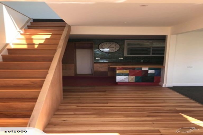 Photo of property in 33 Hungerford Road, Lyall Bay, Wellington, 6022