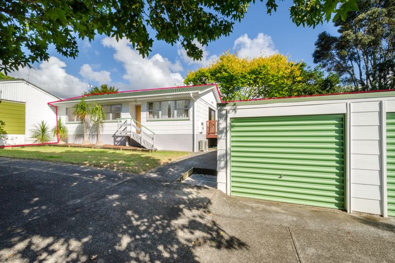 Photo of property in 2/3 Talavera Place, Te Atatu South, Auckland, 0602
