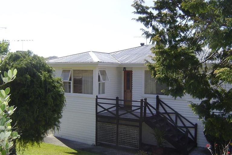 Photo of property in 5 Acacia Road, Torbay, Auckland, 0632