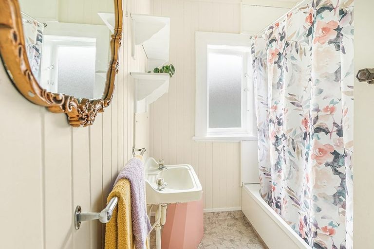 Photo of property in 16 Coates Street, Hamilton East, Hamilton, 3216