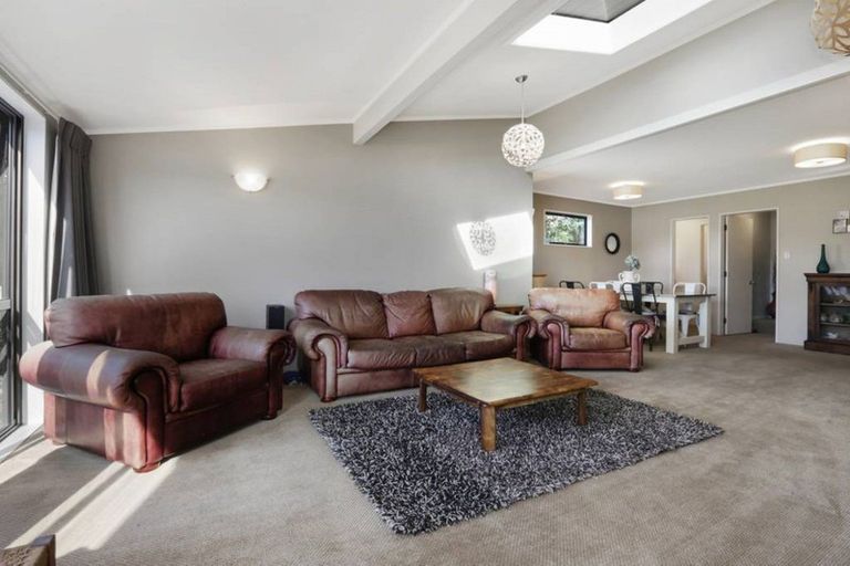 Photo of property in 33 Oak Avenue, Paremata, Porirua, 5024