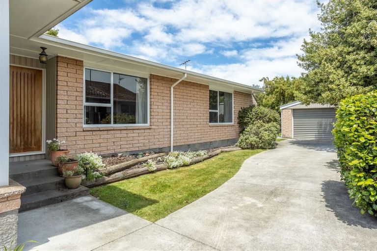 Photo of property in 39 Kent Lodge Avenue, Avonhead, Christchurch, 8042