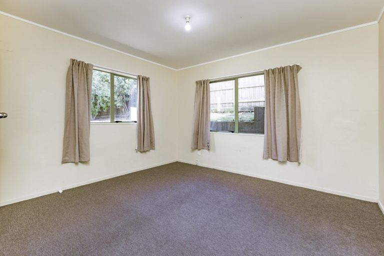Photo of property in 4/8 Eulogy Place, Randwick Park, Auckland, 2105