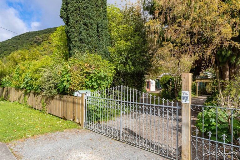 Photo of property in 16 Black Beech Street, Birchville, Upper Hutt, 5018