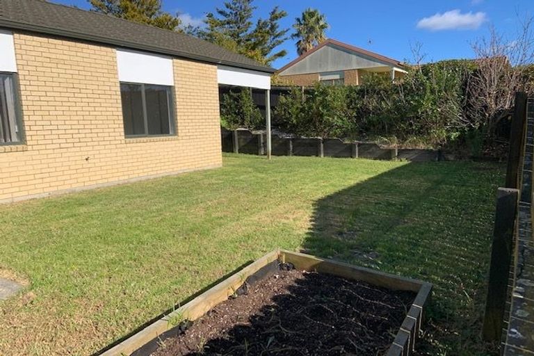 Photo of property in 26 Blueridge Close, Sunnyvale, Auckland, 0612