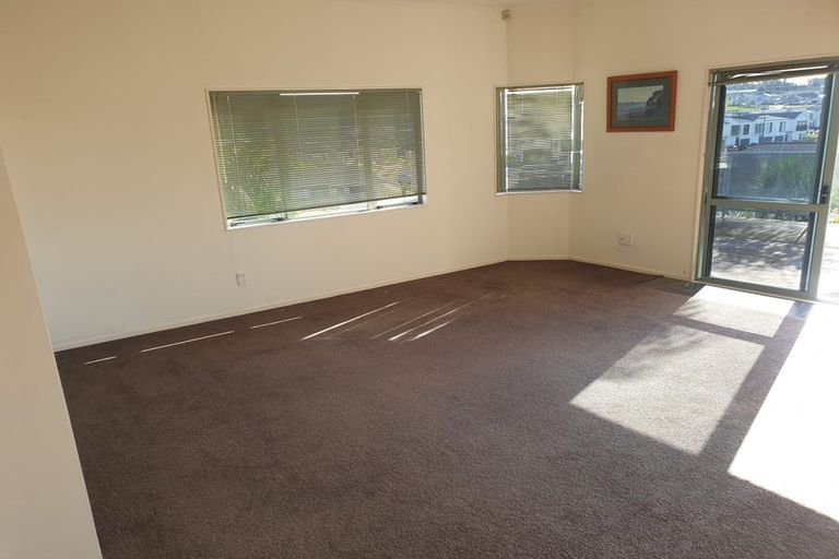 Photo of property in 92 Whangaparaoa Road, Red Beach, 0932