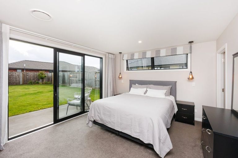 Photo of property in 4 Sardinia Grove, Fitzherbert, Palmerston North, 4410