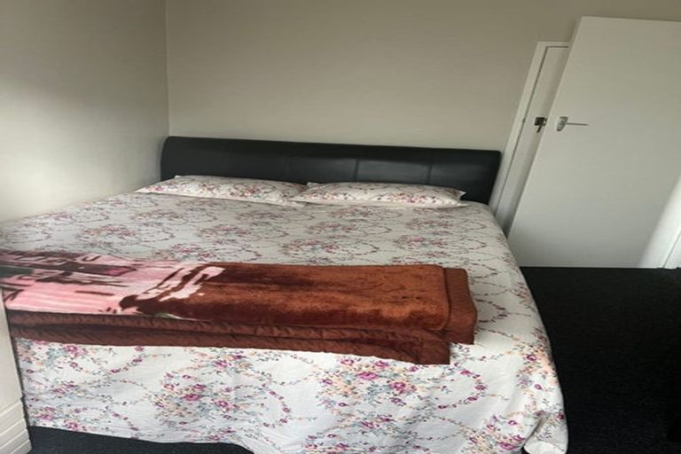 Photo of property in 1/115 Mcleod Road, Te Atatu South, Auckland, 0610