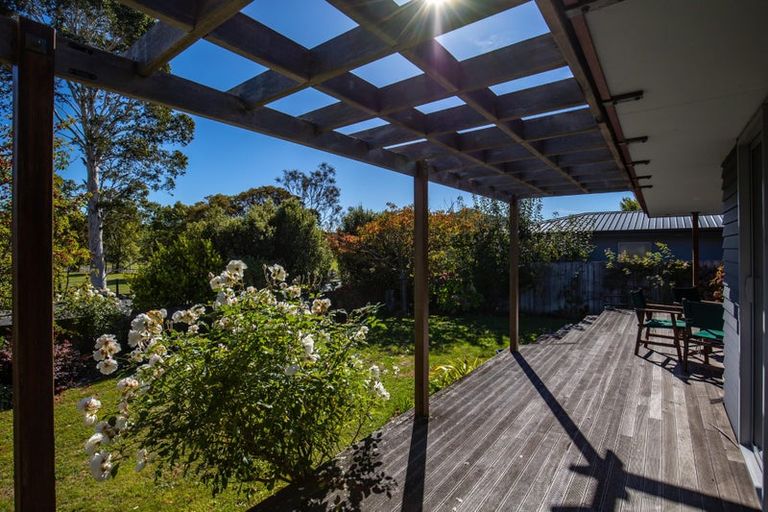 Photo of property in 6 Weka Place, Picton, 7220