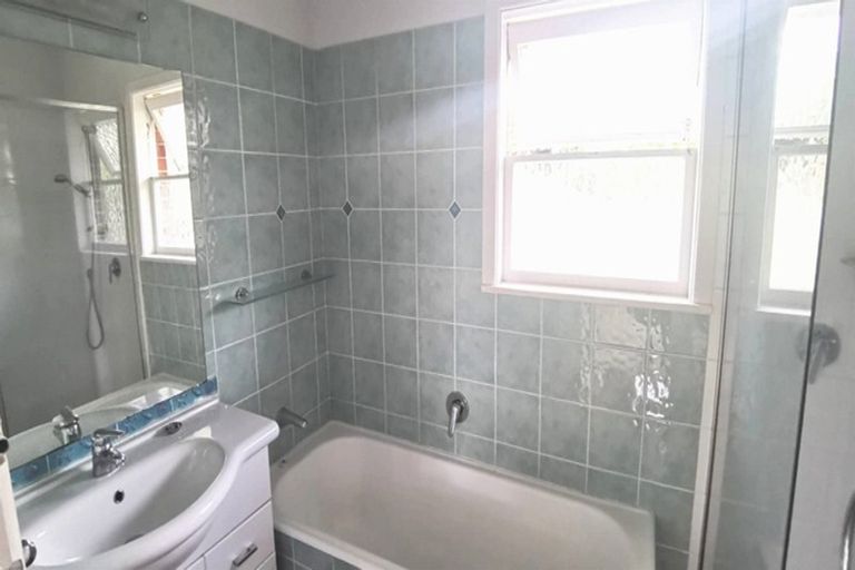 Photo of property in 57 College Road, Northcote, Auckland, 0627