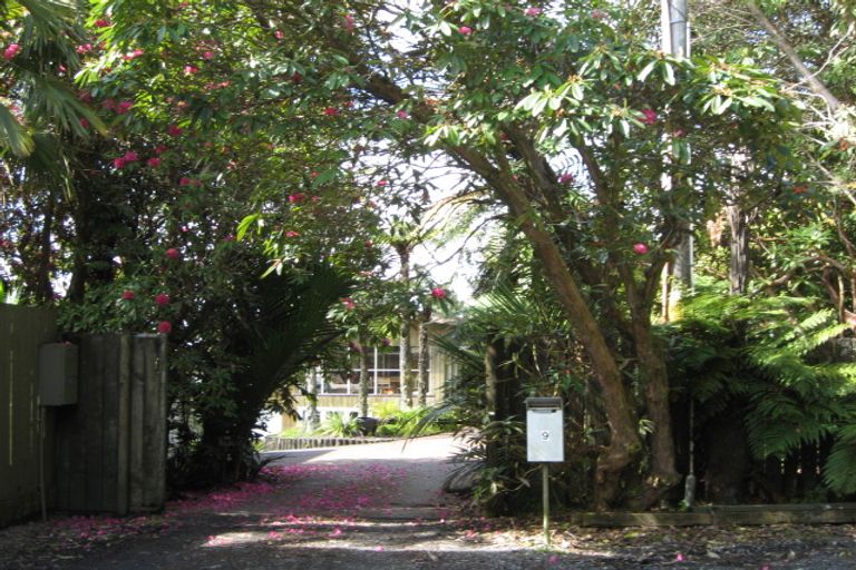 Photo of property in 9 Brabant Road, Waiatarua, Auckland, 0612