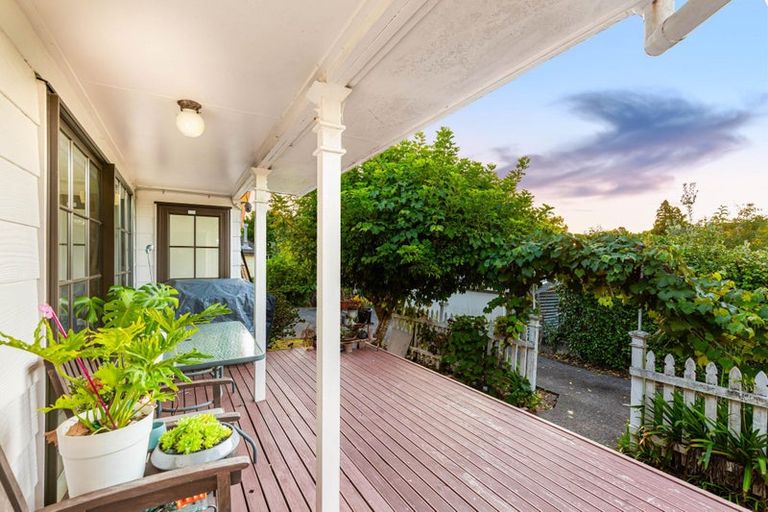 Photo of property in 2/124 Waimumu Road, Massey, Auckland, 0614