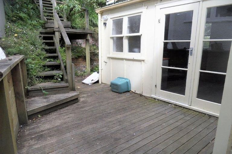 Photo of property in 56 Mortimer Terrace, Brooklyn, Wellington, 6021