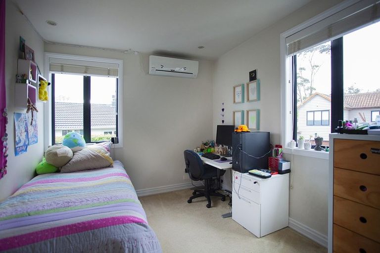 Photo of property in 27c Tamaki Bay Drive, Pakuranga, Auckland, 2010